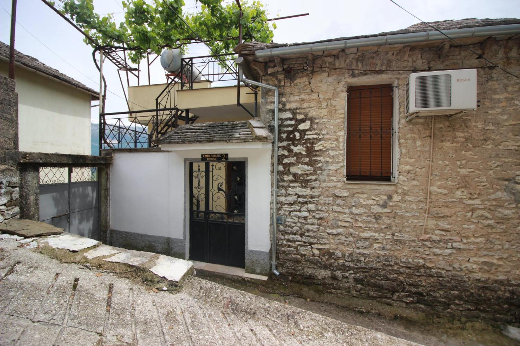 Emblematic House Apartment 2 Gjirokastër Екстериор снимка