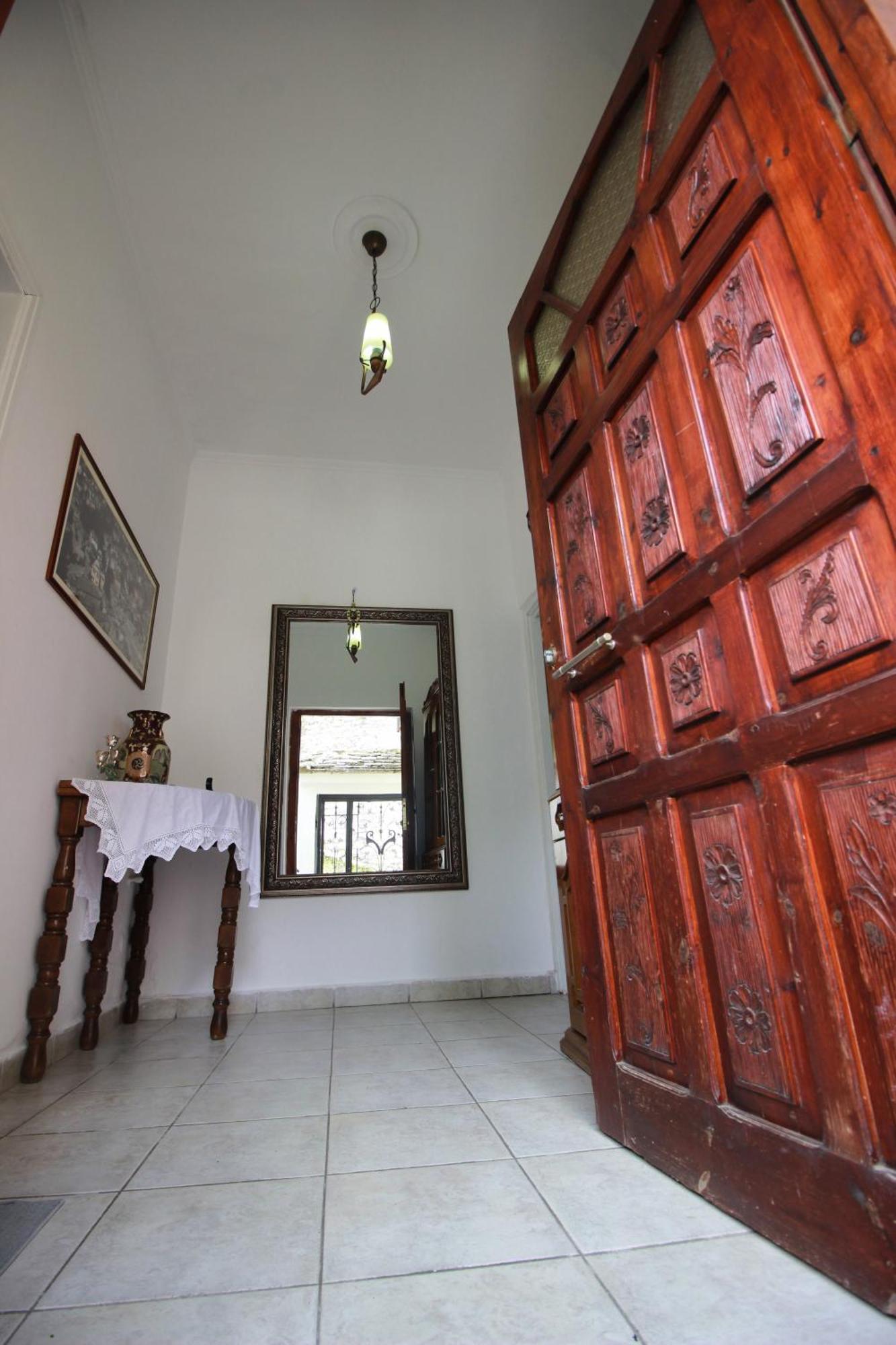 Emblematic House Apartment 2 Gjirokastër Екстериор снимка
